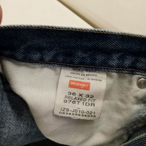 Wrangler Jeans Mens 36 x 32 Relaxed Fit‎ Blue Denim Casual Stained - Picture 10 of 11